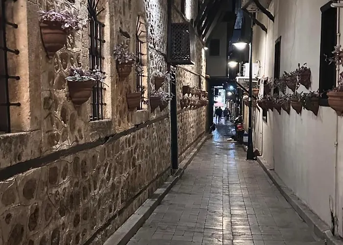 Kaleiçi Müstakil Bahçeli Muhteşem Ev