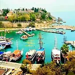 Kaleici Muestakil Bahceli Muhtesem Ev Vila *